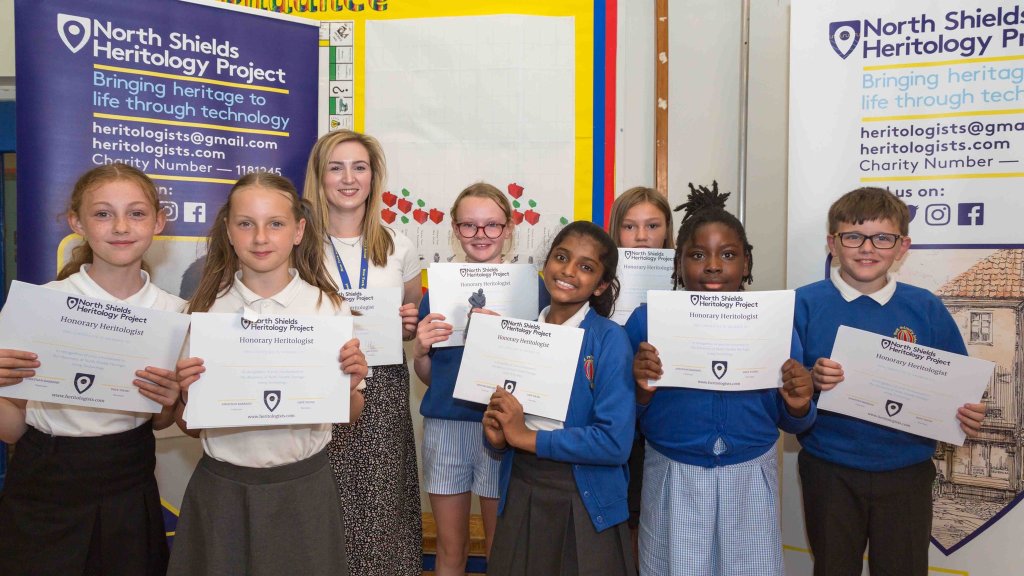 New York Primary School pupils with their Heritology Certificates